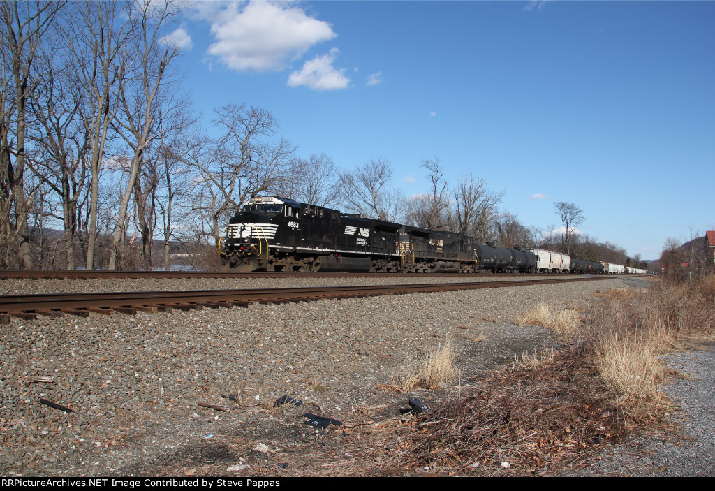 BNSF 4683 and 4170 lead train 11K